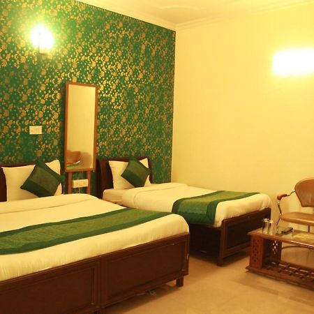 Hotel Smart Plaza New Delhi Exterior foto