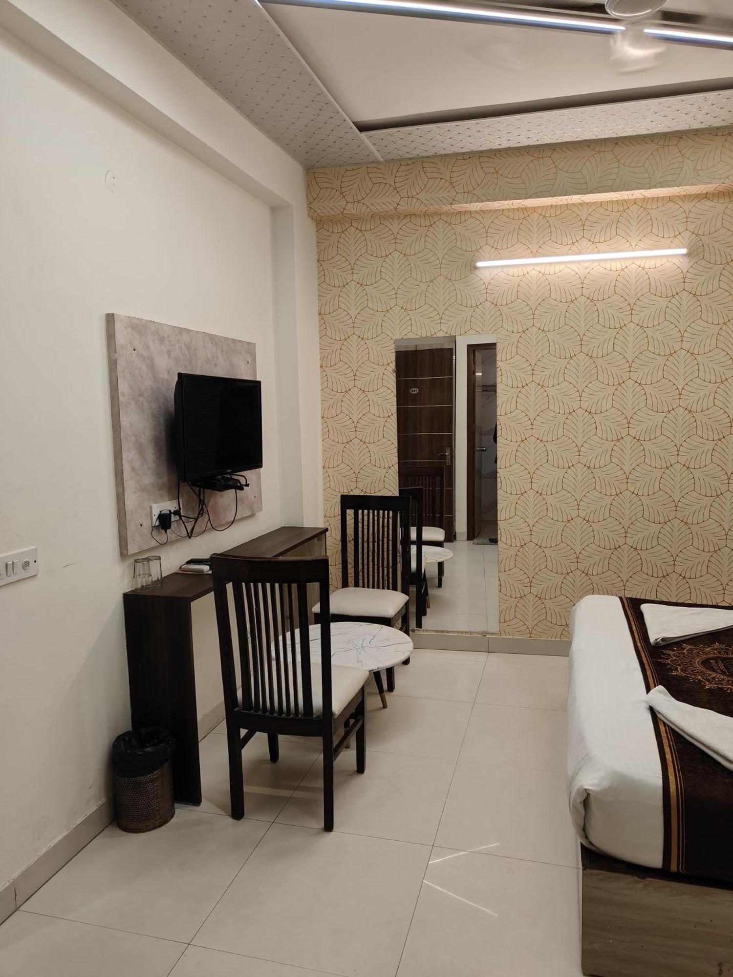 Hotel Smart Plaza New Delhi Exterior foto