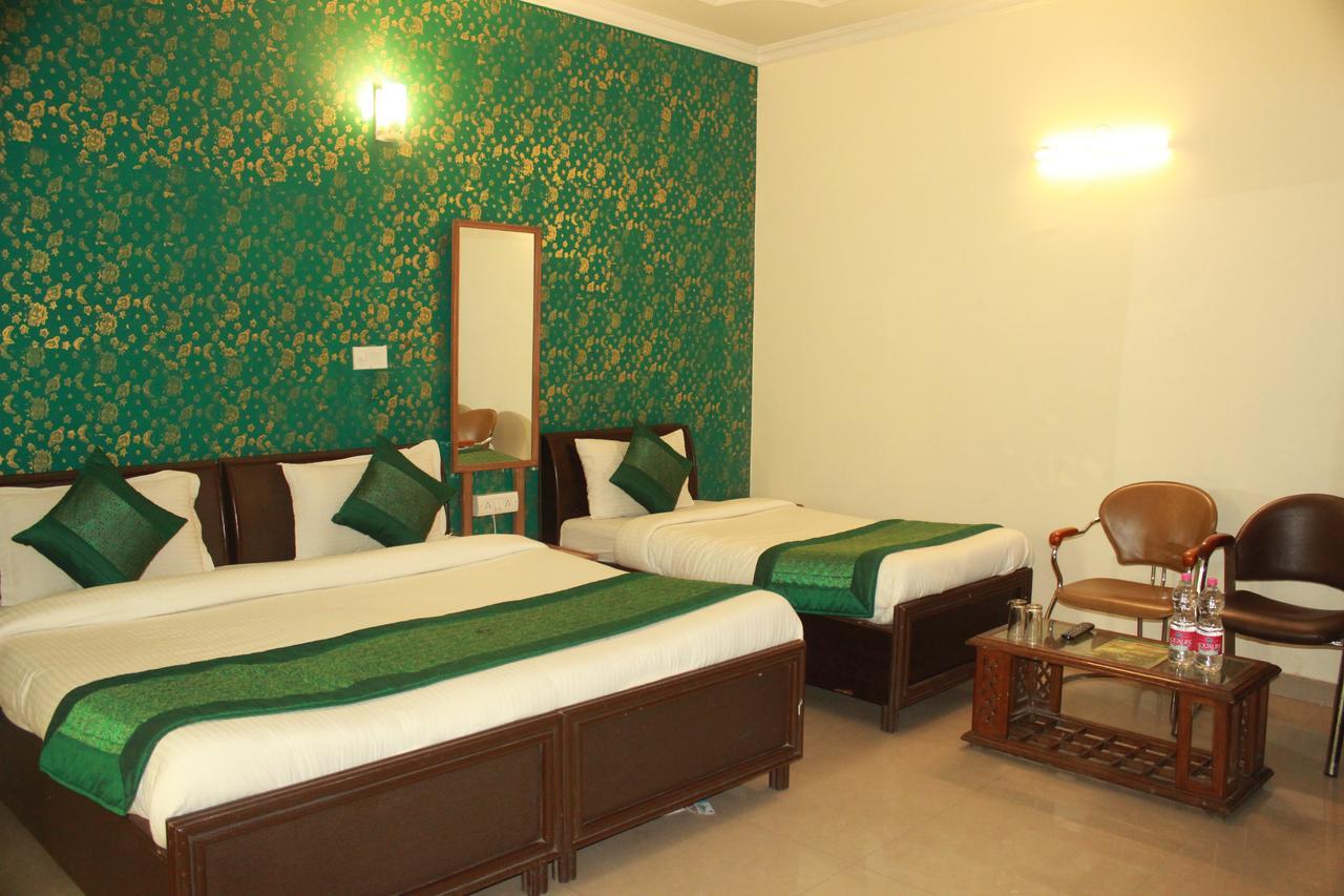 Hotel Smart Plaza New Delhi Exterior foto