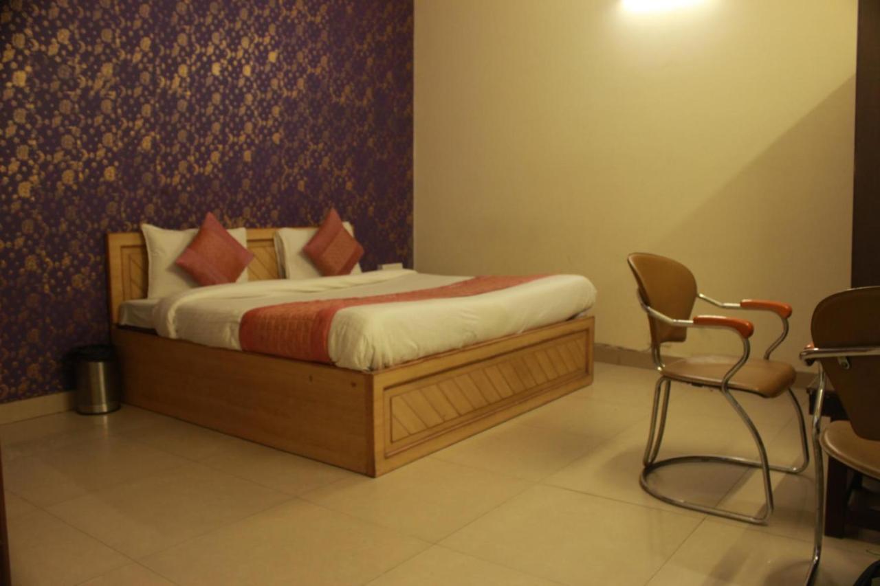 Hotel Smart Plaza New Delhi Exterior foto