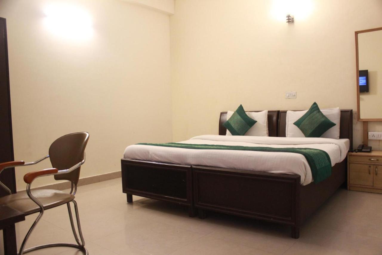 Hotel Smart Plaza New Delhi Exterior foto