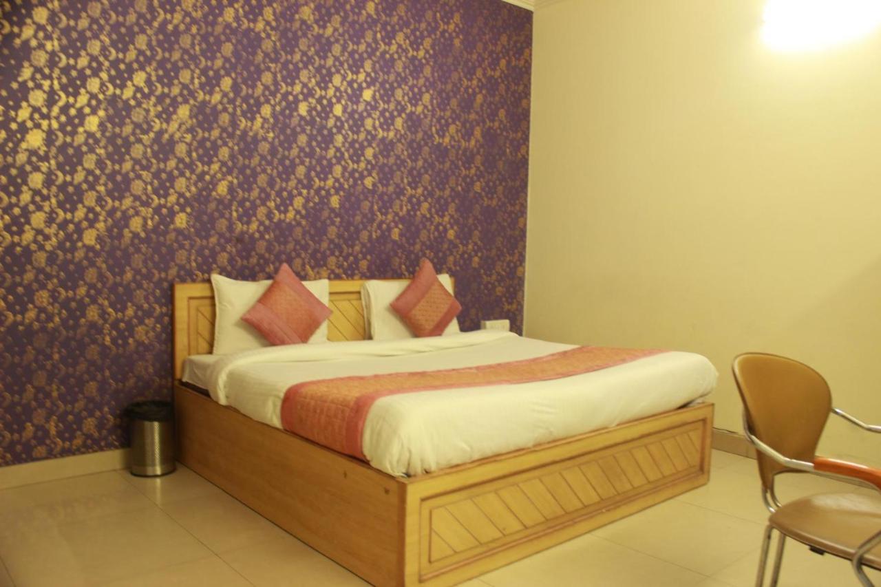 Hotel Smart Plaza New Delhi Exterior foto