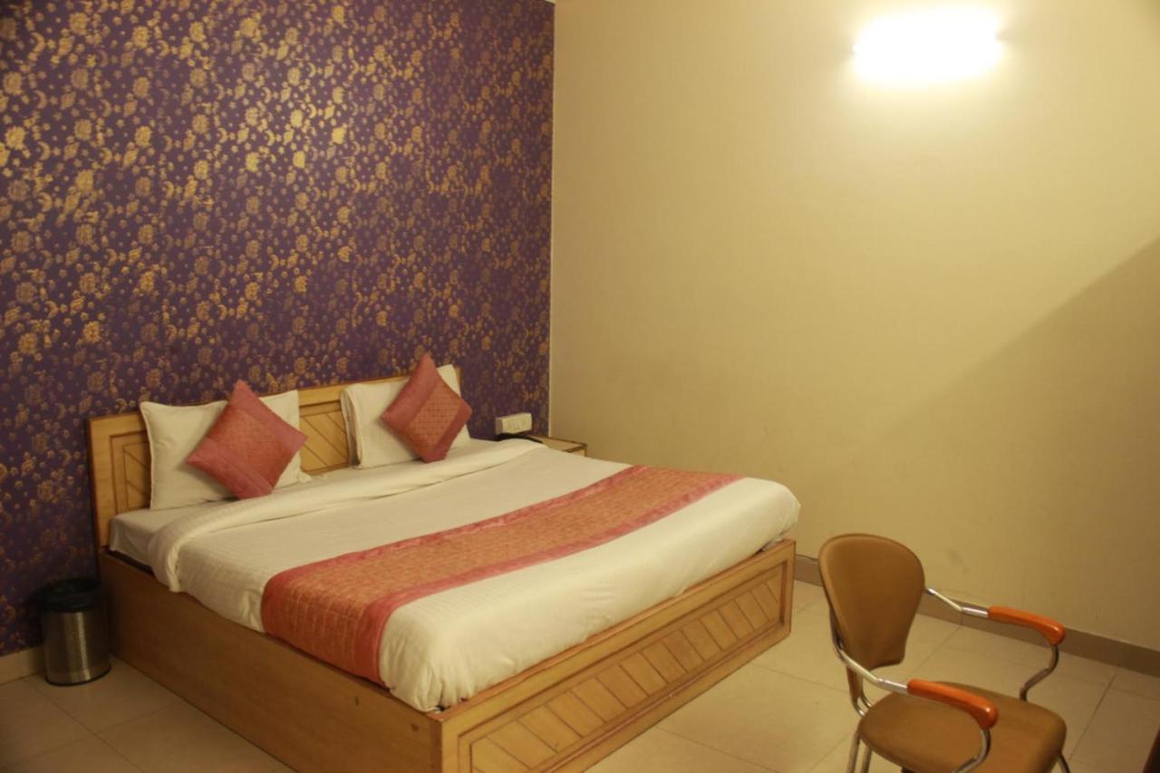Hotel Smart Plaza New Delhi Exterior foto